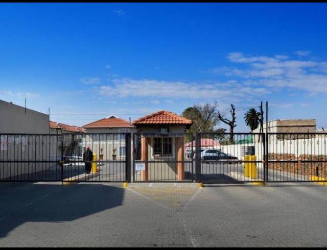 1 BEDROOM TOWNHOUSE FOR SALE IN COMET